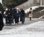 눈 내리는 서울역