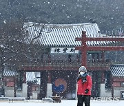 눈 맞으며 산책