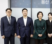 기념촬영하는 오영주 장관