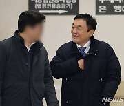 항소심 공판 출석하는 권오수