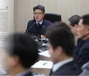 문제의 영어 지문 EBS 교재 초안에도…감사원, 경위 파악중