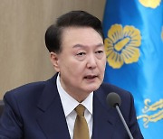 尹 “2024년은 ‘민생 회복의 해’로 만들어야…‘원팀’ 돼 일해 달라”