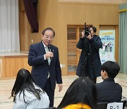 하윤수 부산시교육감, 위캔두 계절학교 개강식 참석