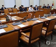 국회 국방위, 여당 불참