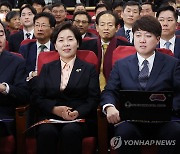 출판기념회에서 만난 이준석-이낙연