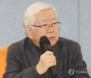 인사말하는 민정기 전 비서관