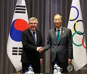 바흐 IOC 위원장 "강원 2024서 잊지 못할 경험 즐기세요"