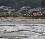 쓰나미 9초전 구조된 할머니…강진에 가족 10명 잃은 50대 남성