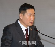 [포토]오찬사하는 신원식 장관