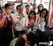 [포토] 대만 국민당 총통 후보, 시장에서 유세