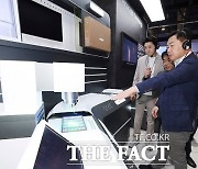 'CES 2024' 현장 찾은 김관영 전북도지사, 전북 기업들 응원