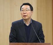 당 잔류 선택 '비명' 윤영찬... 성희롱 논란 현근택 영향 미친 듯