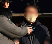 NYT, 이재명 습격범 신상공개…野 지지자들 "박정희·전두환 시대"