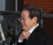 퇴원 이재명 “죽임의 정치 끝내야”…당 분열·지지율 당면 과제