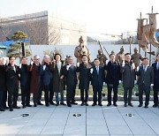 고창군 중심에 ‘녹두장군 전봉준’ 동상 우뚝 섰다