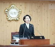 김보미 강진군의회 의장 불신임 결의안 발의…통과 여부 관심