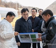 건초생산 현장 둘러보는 임기순 국립축산과학원장