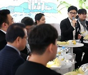 부산 찾아 청년들 만난 한동훈