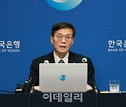 [포토]이창용 총재, "기준금리 인상 필요 낮아져…인하 논의는 시기상조"