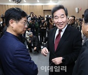 [포토]'탈당 기자회견 준비하는 이낙연'