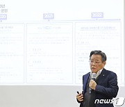 김헌동 SH 사장, 'UN기구 사칭' 文정부 박수현 전 수석 고소