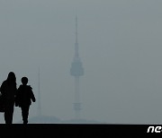 전국 대부분 미세먼지 '뿌연 하늘'…경기·충북·강원에 비[퇴근길날씨]