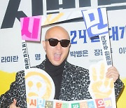 [포토] 홍석천 '공적으론 '시민덕희', 사심으론 '시민공명' 응원하러 왔어요'