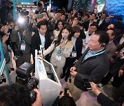 [CES 2024]최태원 "AI·에너지 대응, 계열사 원팀 솔루션 만들겠다"