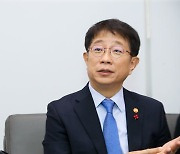 박상우 장관 “겨울에는 여름 옷 벗듯… 어려운 시기 규제 풀어야”