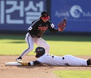 프로야구 도루 늘겠네...KBO, 베이스 크기 올부터 키우기로