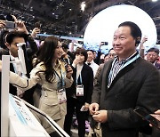 SK Group chief stresses one-team solution at CES 2024