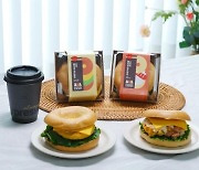 Emart 24 collaborates with BBB on two bagel sandwiches