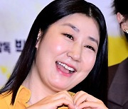 라미란, '팬들에게 하트 선물' [사진]