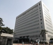 “분신 사망 책임 없다”…‘택시기사 협박’ 회사 대표, 첫 공판서 혐의 부인