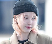 [포토]아이유, 비니로 패션의 완성