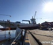 [포토] 쓰나미로 뭍에 올라온 日 선박