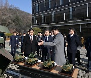 신원식 "소총 한 자루 못만들던 나라가 군사강국으로"…ADD 현장점검