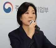 오영주 장관 "中企 수출 원팀 만들어 지원"