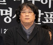 봉준호 감독 "경찰, 故이선균 사건 수사에 한치의 문제도 없었나"