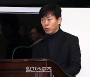 [포토] 기자회견 사회 맡은 최덕문