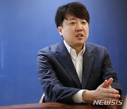 인터뷰 하는 이준석 개혁신당 정강정책위원장