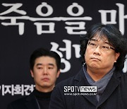 [포토S] 봉준호 감독, 고 이선균 향한 안타까운 마음