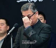 [포토] 고개 숙인 배우 김의성