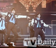 [TD포토] 라이즈 '셰어링 앤 투게더 콘서트 첫 무대'