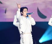 [TD포토] 하이라이트 윤두준 '오랜만에 보는 무대'