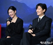 김현주-박희순 '트롤리 찍고 선산으로, 이동에 용이해'[엑's HD포토]