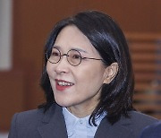 신임 장관 취임식 입장하는 강인선 외교부 2차관