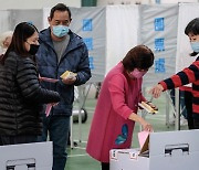 [포토] 투표하는 대만 타이난 주민들