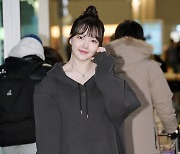 예린 ‘오버핏 후드 입고 하의 실종 패션 완성’[포토엔HD]