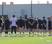 훈련 중인 대한민국 축구 국가대표팀 선수들